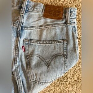 Levi’s Ribcage Jeans